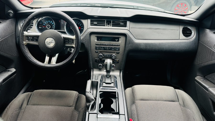 2014 Ford Mustang V6 photo
