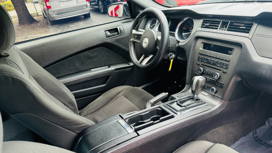 2014 Ford Mustang V6 photo