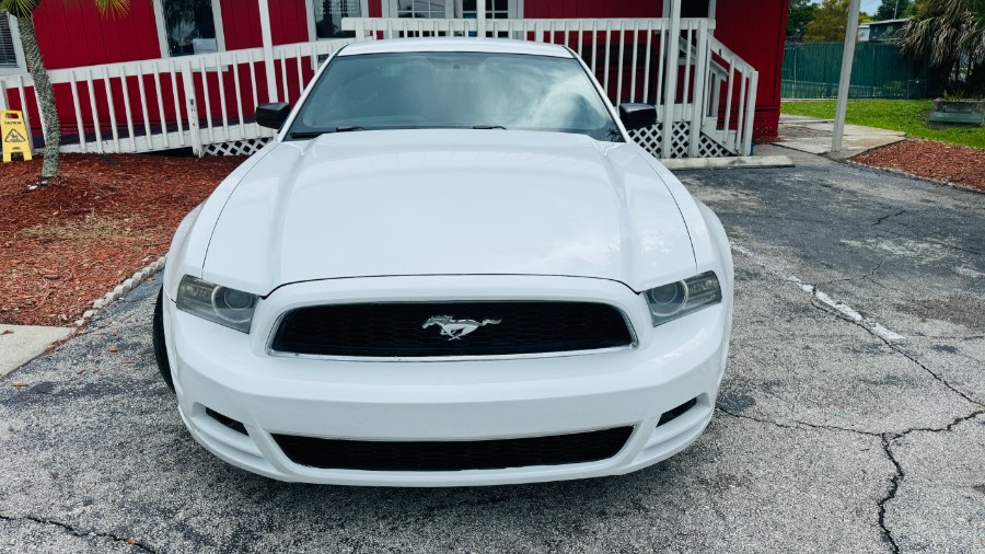 2014 Ford Mustang V6 photo