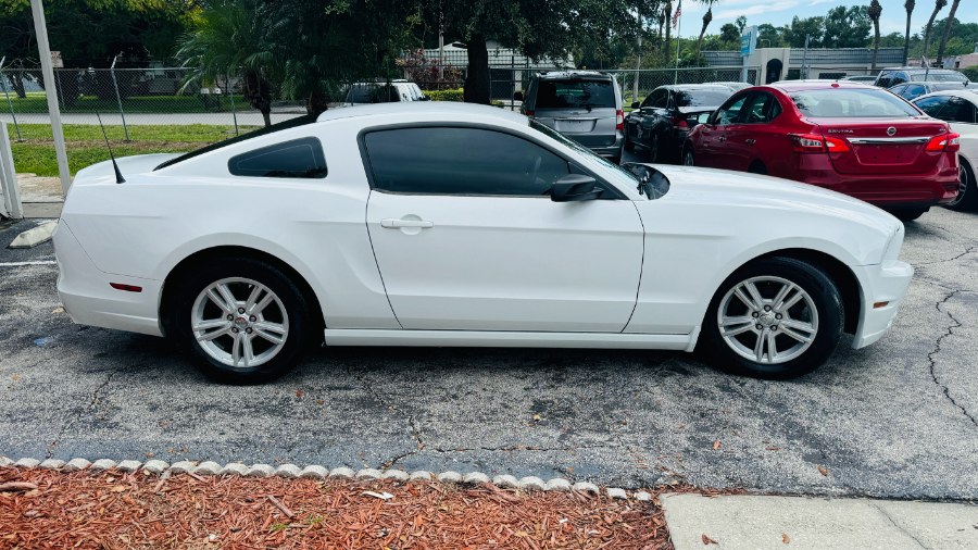 2014 Ford Mustang V6 photo