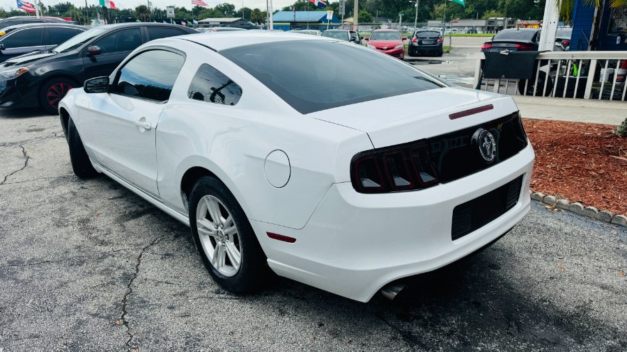 2014 Ford Mustang V6 photo