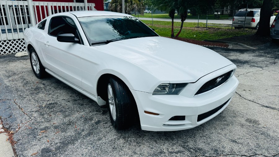 2014 Ford Mustang V6 photo