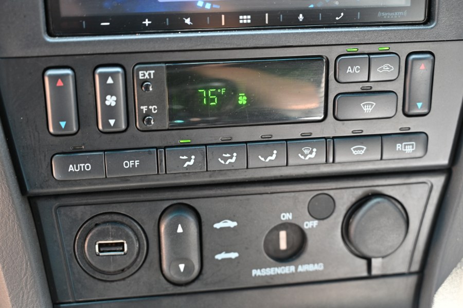 2002 Ford Thunderbird Deluxe photo