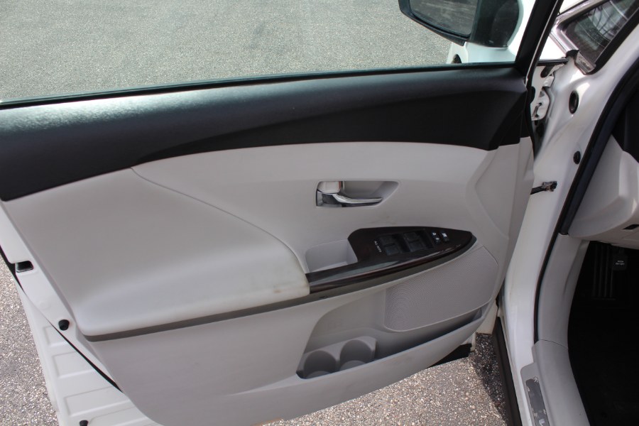 2011 Toyota Venza FWD V6 photo
