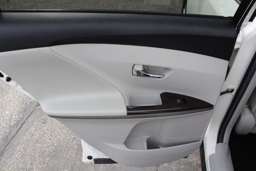 2011 Toyota Venza FWD V6 photo