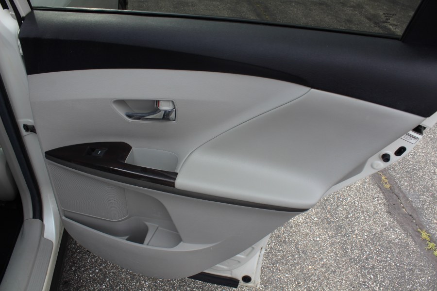 2011 Toyota Venza FWD V6 photo