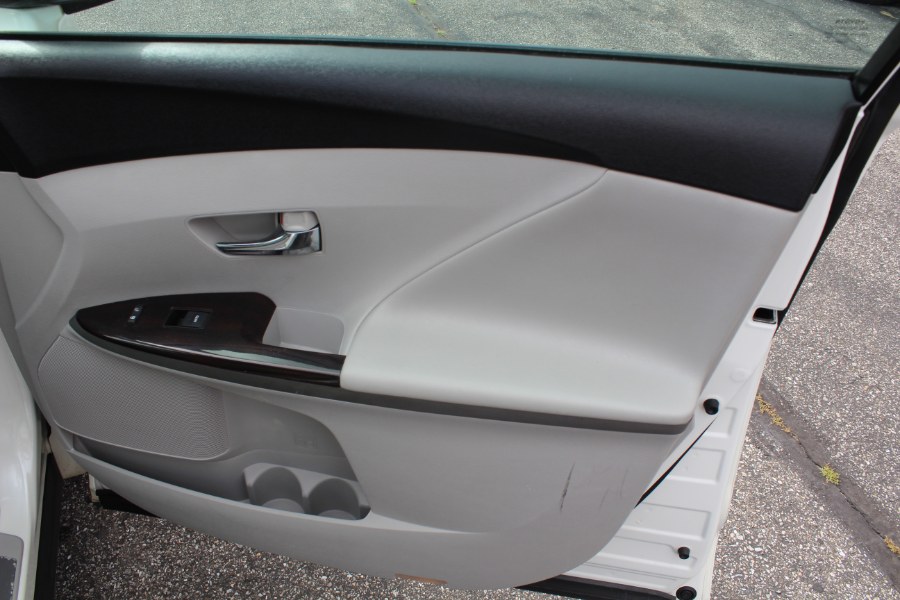 2011 Toyota Venza FWD V6 photo