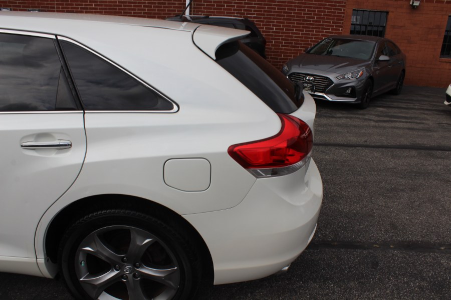 2011 Toyota Venza FWD V6 photo