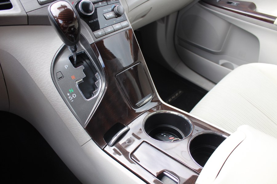 2011 Toyota Venza FWD V6 photo