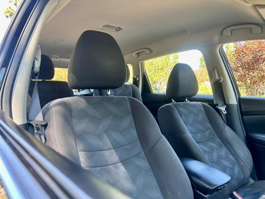 2015 Nissan Rogue FWD 4dr SV photo