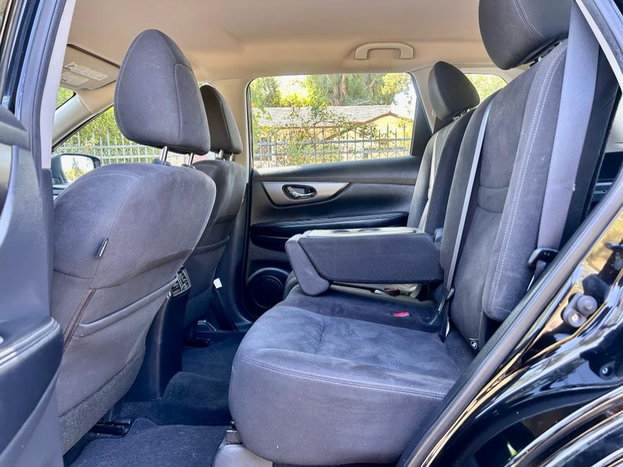 2015 Nissan Rogue FWD 4dr SV photo