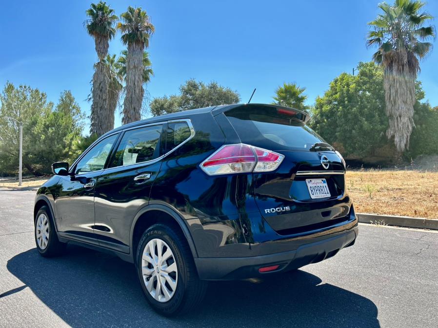 2015 Nissan Rogue FWD 4dr SV photo