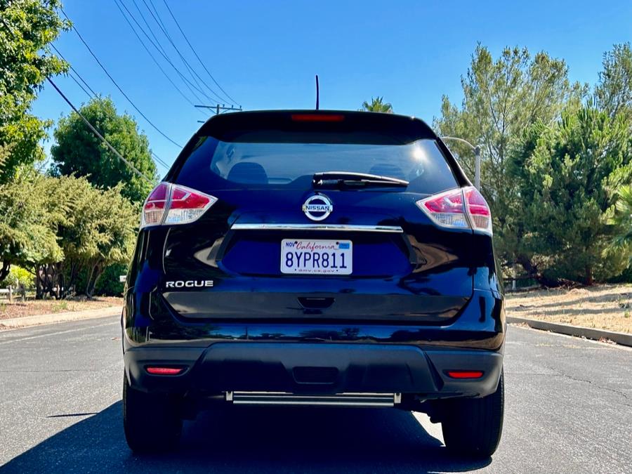 2015 Nissan Rogue FWD 4dr SV photo