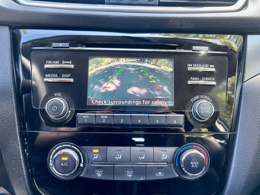 2015 Nissan Rogue FWD 4dr SV photo