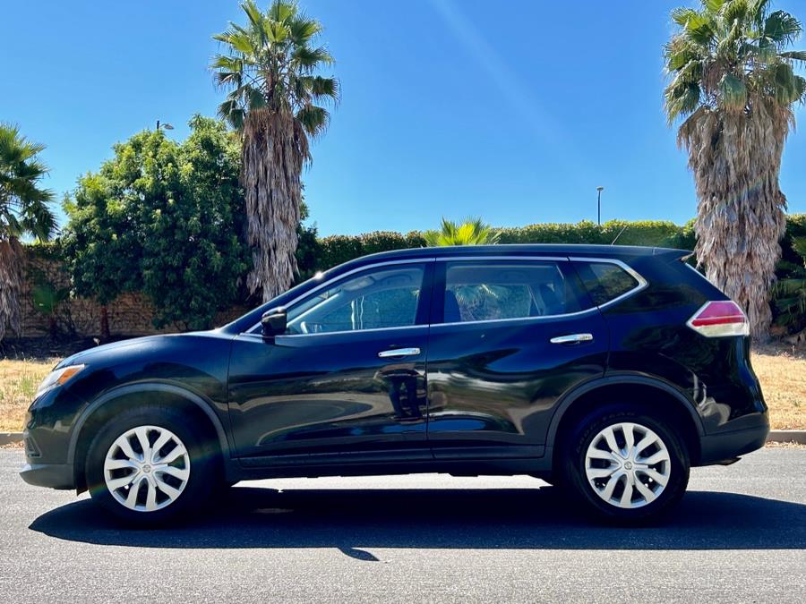 2015 Nissan Rogue FWD 4dr SV photo