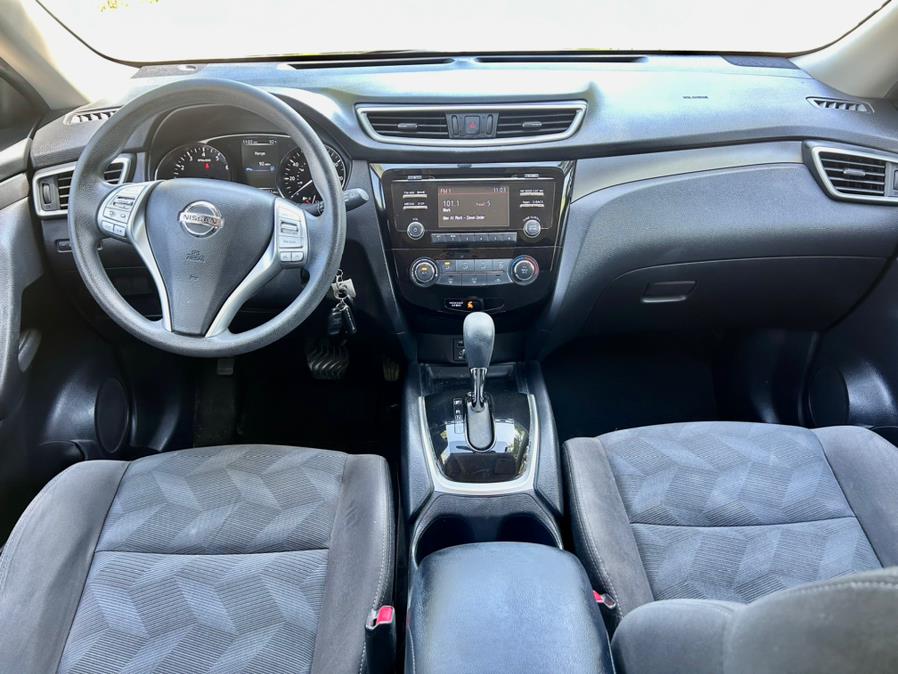2015 Nissan Rogue FWD 4dr SV photo