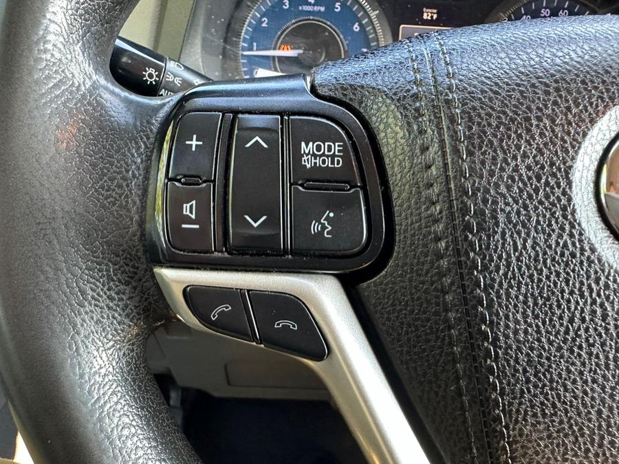 2019 Toyota Sienna L FWD 7-Passenger (Natl) photo