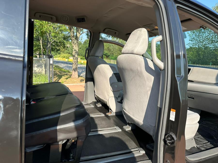 2019 Toyota Sienna L FWD 7-Passenger (Natl) photo