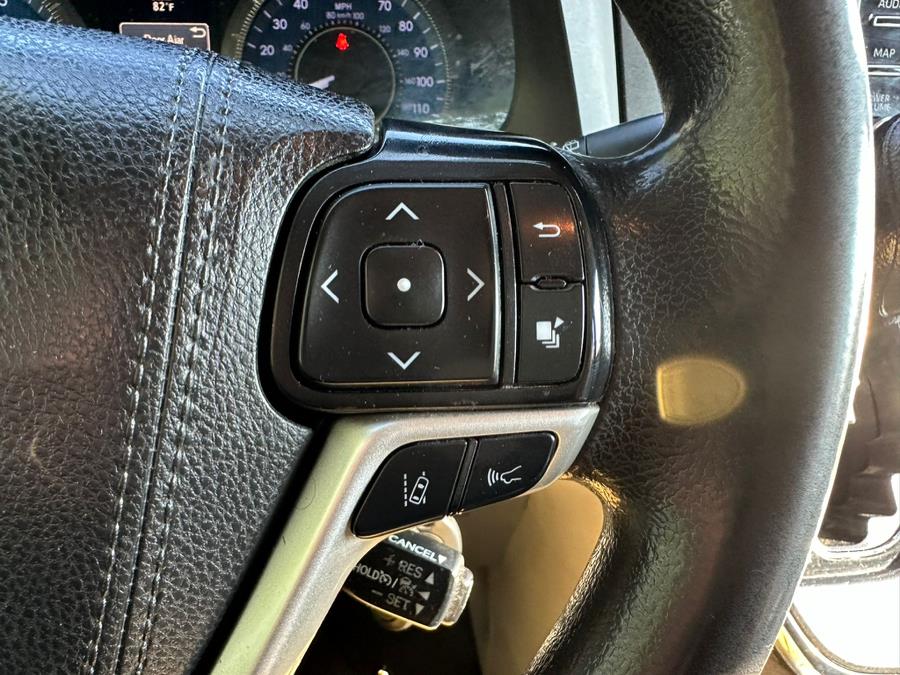 2019 Toyota Sienna L FWD 7-Passenger (Natl) photo