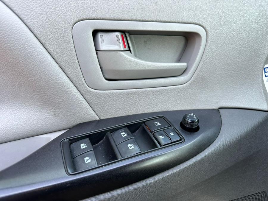 2019 Toyota Sienna L FWD 7-Passenger (Natl) photo