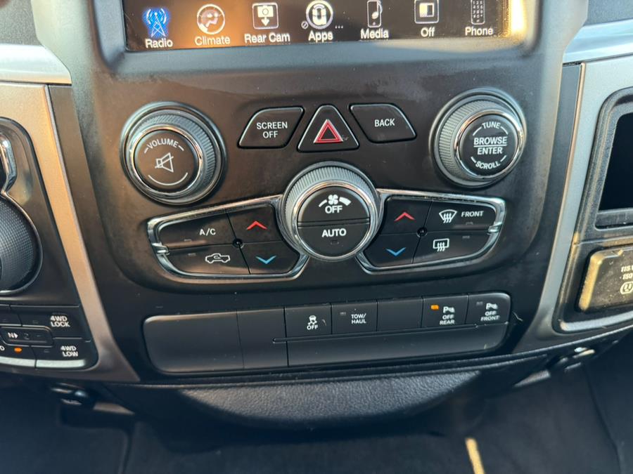 2017 RAM 1500 Big Horn 4x4 Crew Cab 5''7