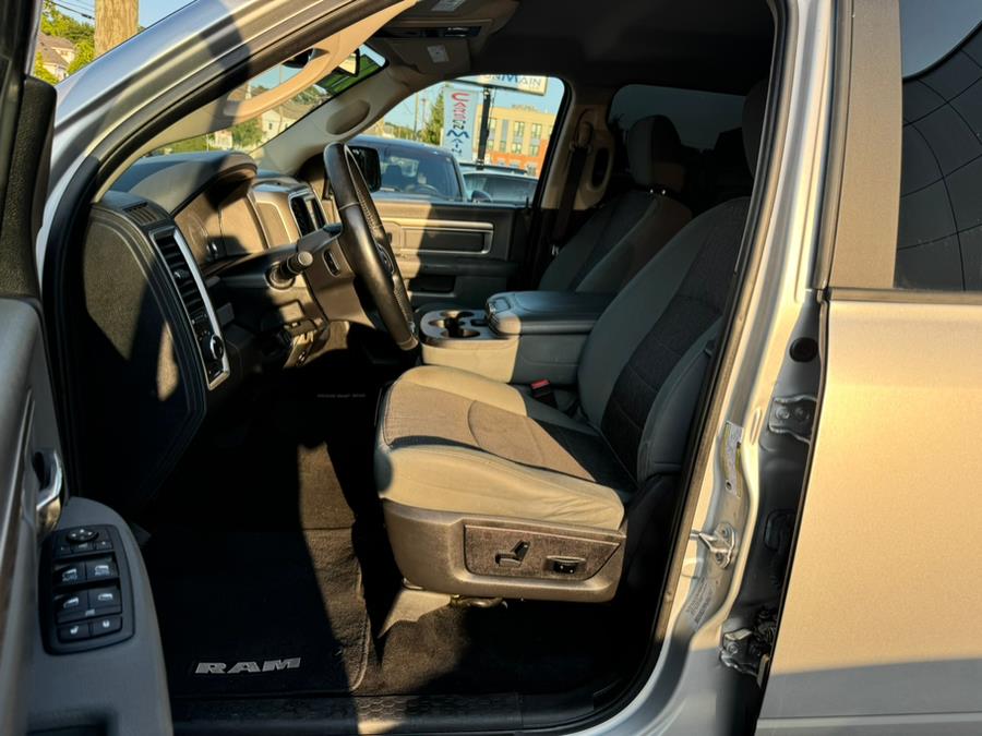 2017 RAM 1500 Big Horn 4x4 Crew Cab 5''7