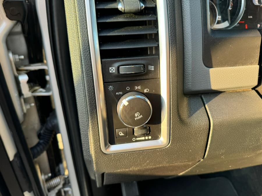 2017 RAM 1500 Big Horn 4x4 Crew Cab 5''7