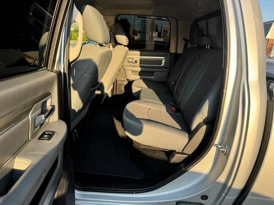2017 RAM 1500 Big Horn 4x4 Crew Cab 5''7