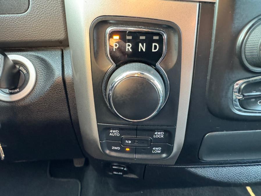 2017 RAM 1500 Big Horn 4x4 Crew Cab 5''7