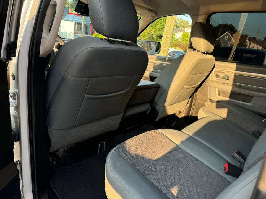 2017 RAM 1500 Big Horn 4x4 Crew Cab 5''7