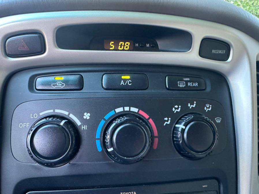 2004 Toyota Highlander photo