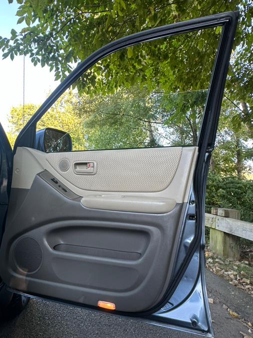2004 Toyota Highlander photo