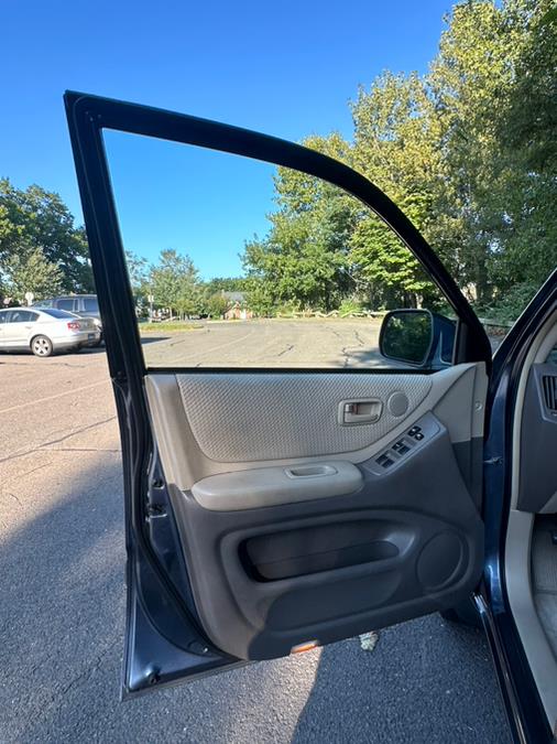 2004 Toyota Highlander photo