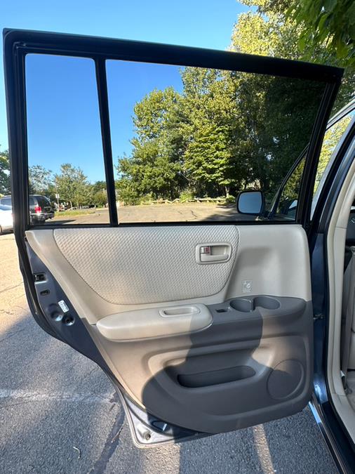 2004 Toyota Highlander photo