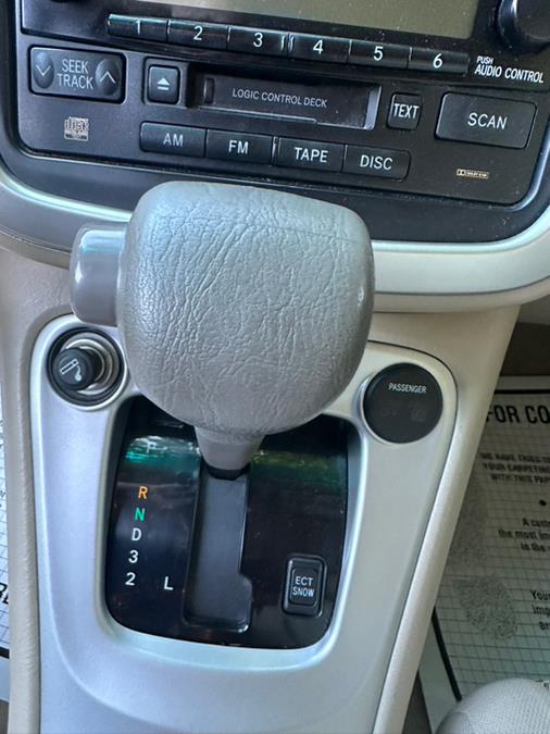 2004 Toyota Highlander photo