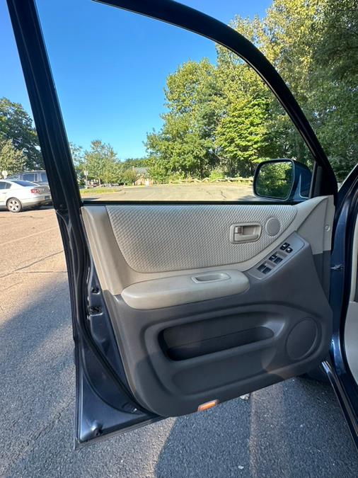 2004 Toyota Highlander photo