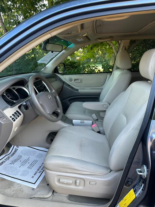 2004 Toyota Highlander photo