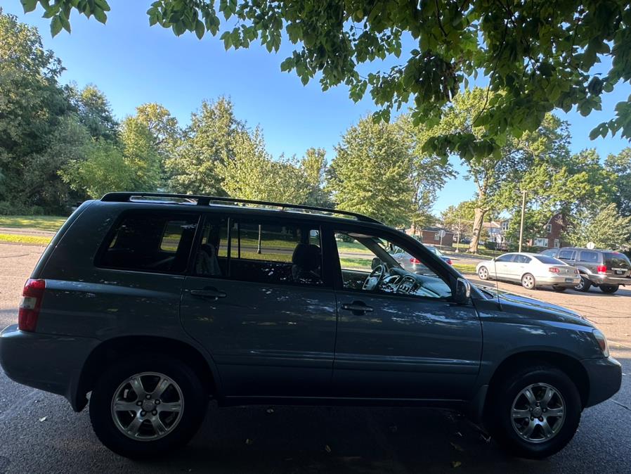 2004 Toyota Highlander photo