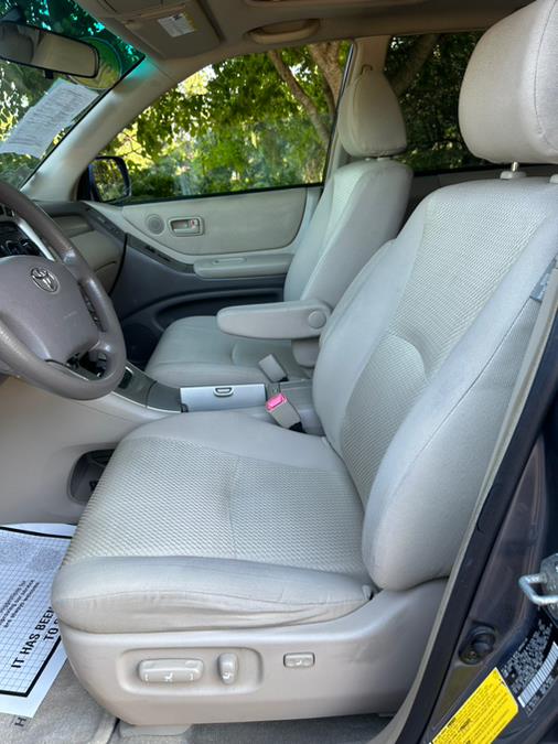 2004 Toyota Highlander photo