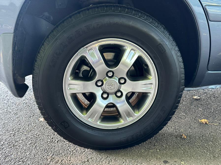 2004 Toyota Highlander photo