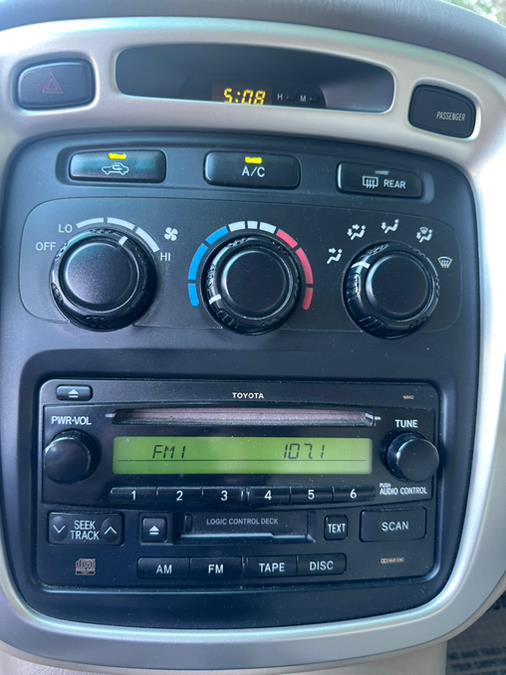 2004 Toyota Highlander photo
