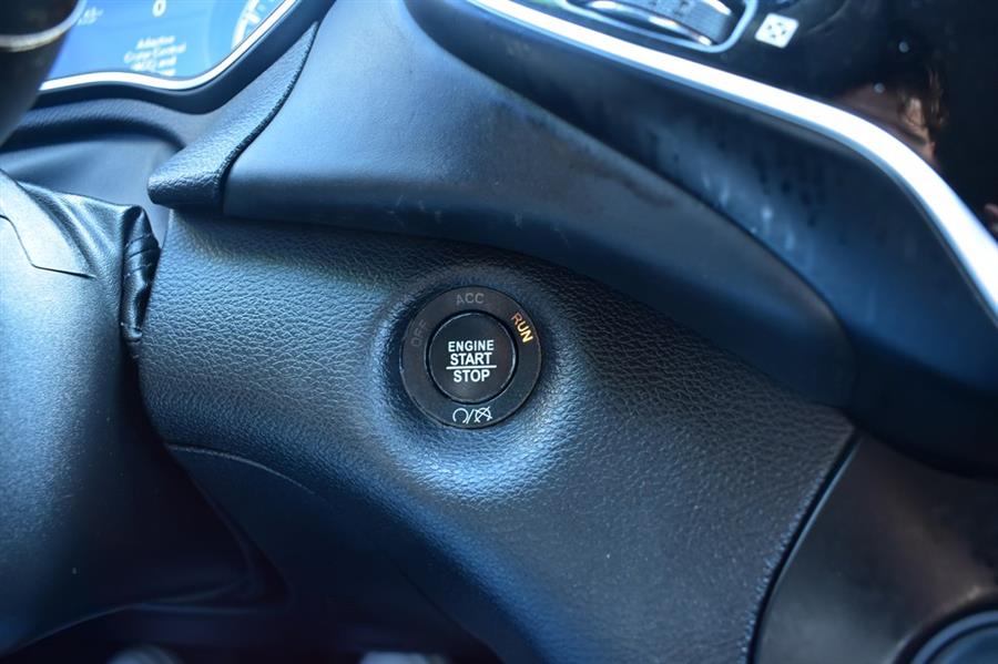 2019 Jeep Cherokee OVERLAND photo