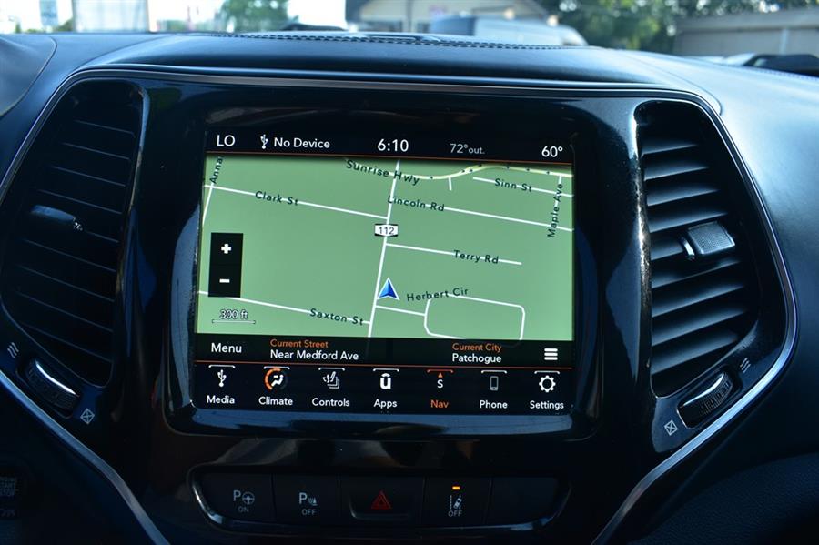 2019 Jeep Cherokee OVERLAND photo