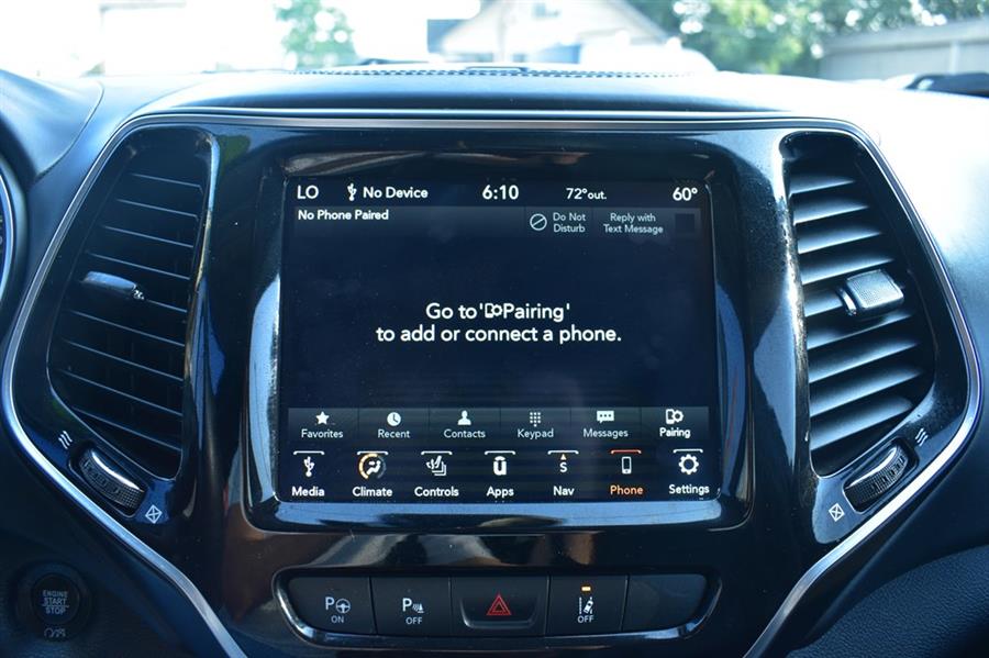 2019 Jeep Cherokee OVERLAND photo
