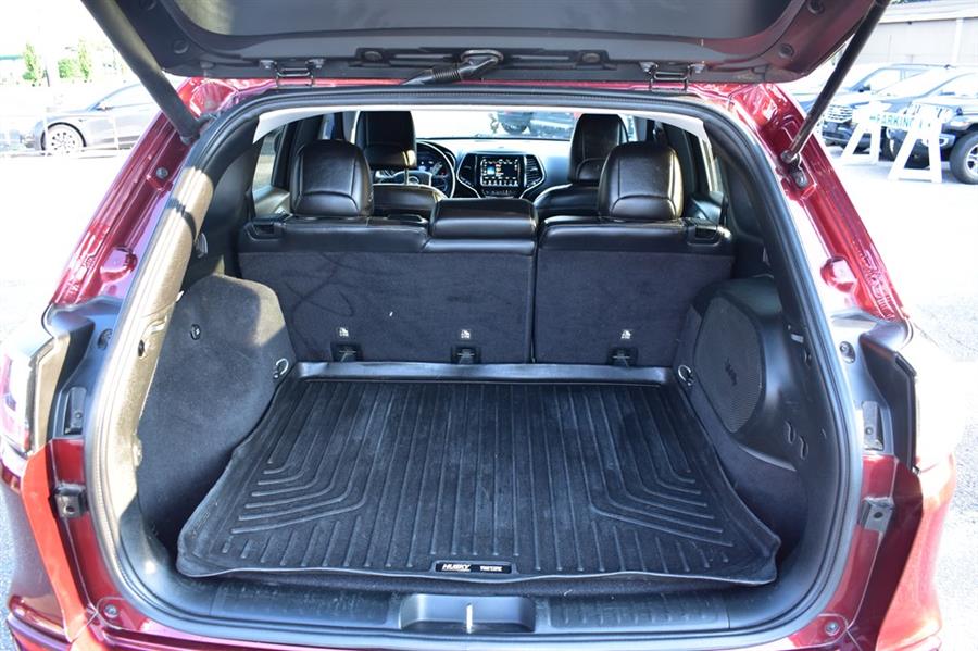 2019 Jeep Cherokee OVERLAND photo