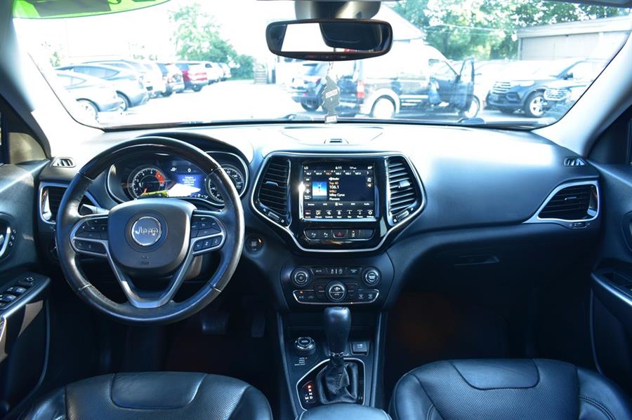 2019 Jeep Cherokee OVERLAND photo