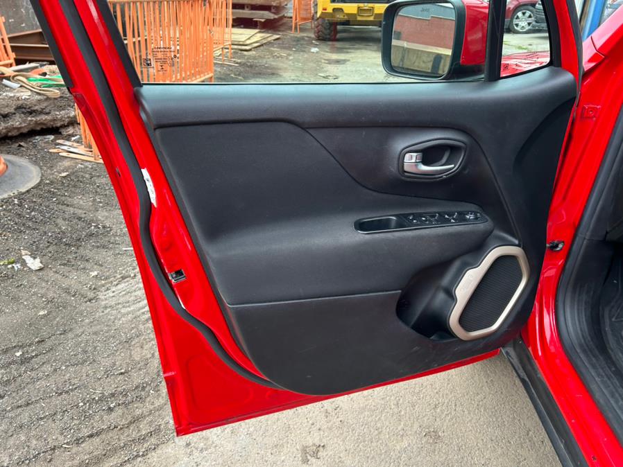 2016 Jeep Renegade 4WD 4dr Latitude photo