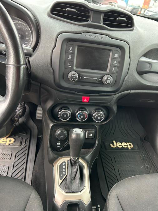 2016 Jeep Renegade 4WD 4dr Latitude photo