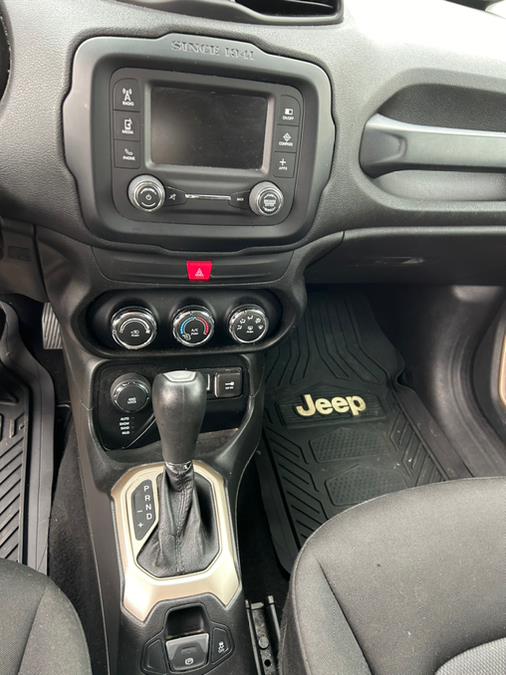 2016 Jeep Renegade 4WD 4dr Latitude photo
