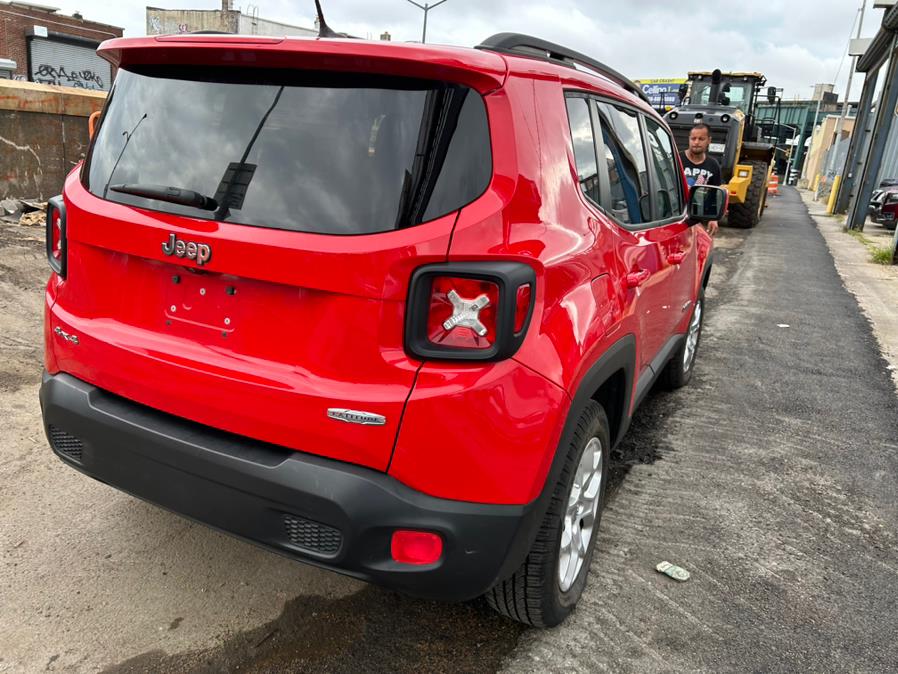 2016 Jeep Renegade 4WD 4dr Latitude photo